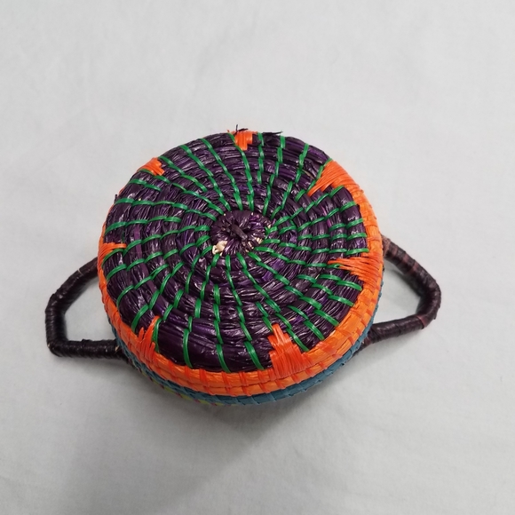 Small Multicolored Sweet Grass Basket - Picture 4 of 6